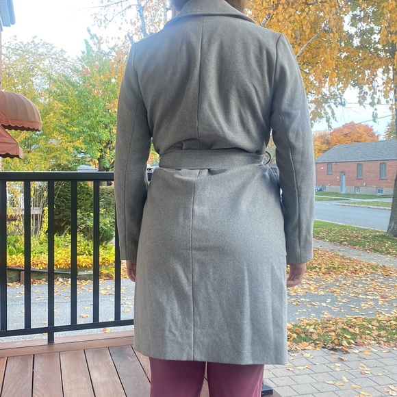 Woman’s trench coat - Picture 3 of 3